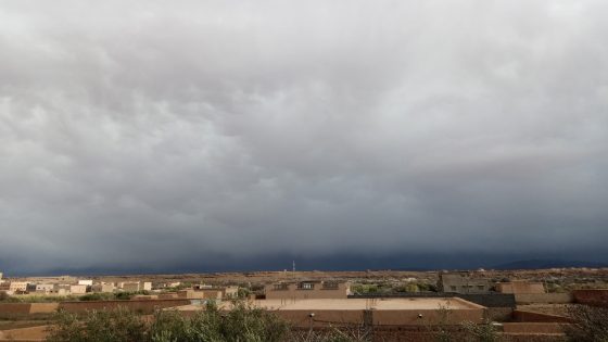 تقلبات جوية وأمطار متفرقة تعيد أجواء الخريف إلى المملكة